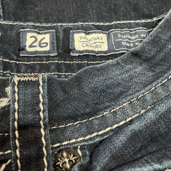 Miss Me JE5909C7 Dark Washed Signature Cropped Blue Jeans - Picture 4 of 8